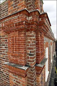 Brick entablature